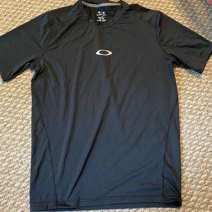 Men’s Oakley rash guard